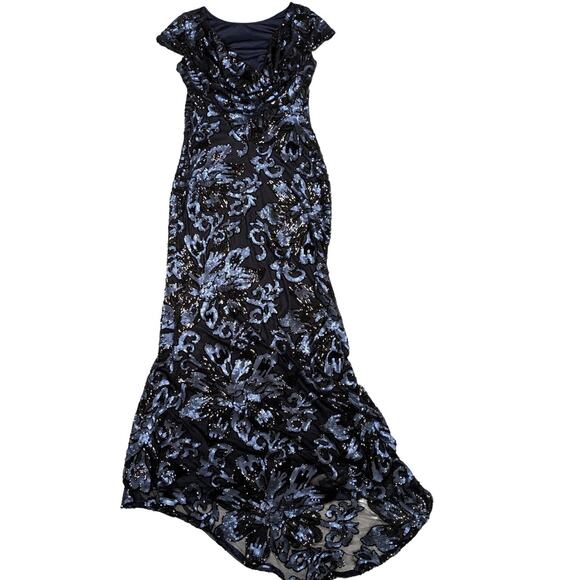 Calvin Klein Cowl-Back Sequin Gown with Cap Sleeves Size 2 - Picture 3 of 10